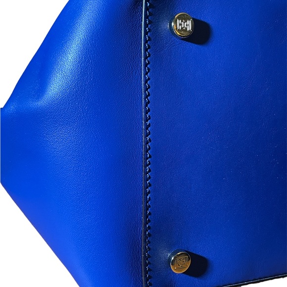 Escada in excellent condition. Used only few times. - Picture 11 of 16